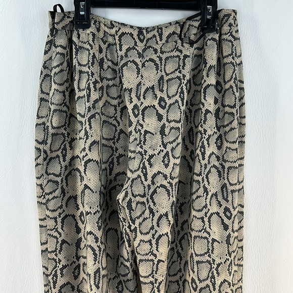 Donna Morgan Snakeskin Straight Leg Pants - Picture 4 of 8